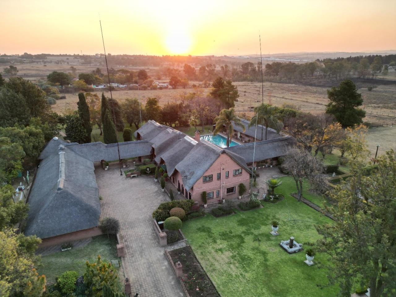 Owls Loft Guest House Midrand Bagian luar foto