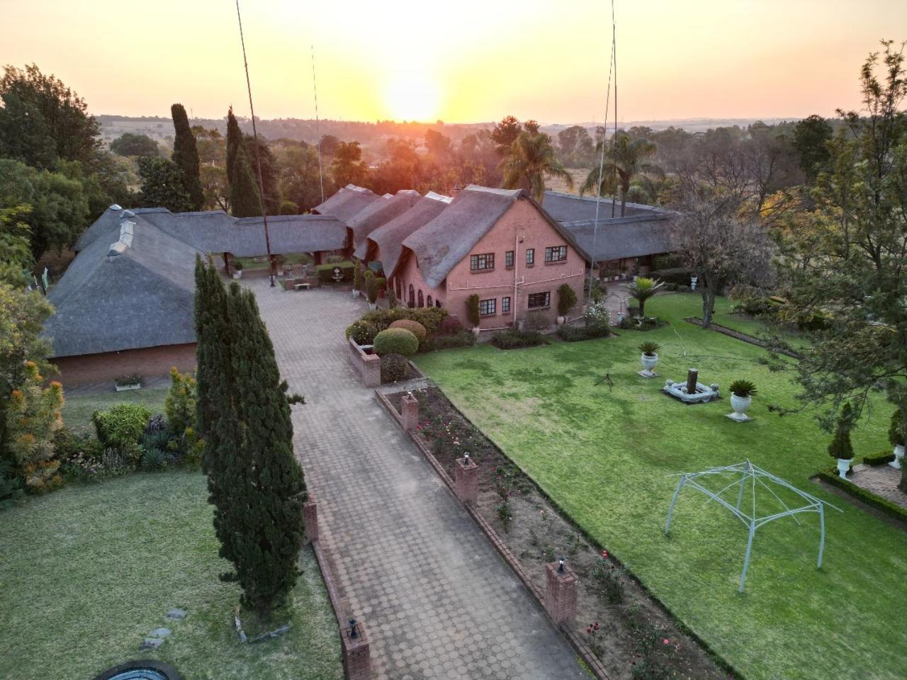 Owls Loft Guest House Midrand Bagian luar foto