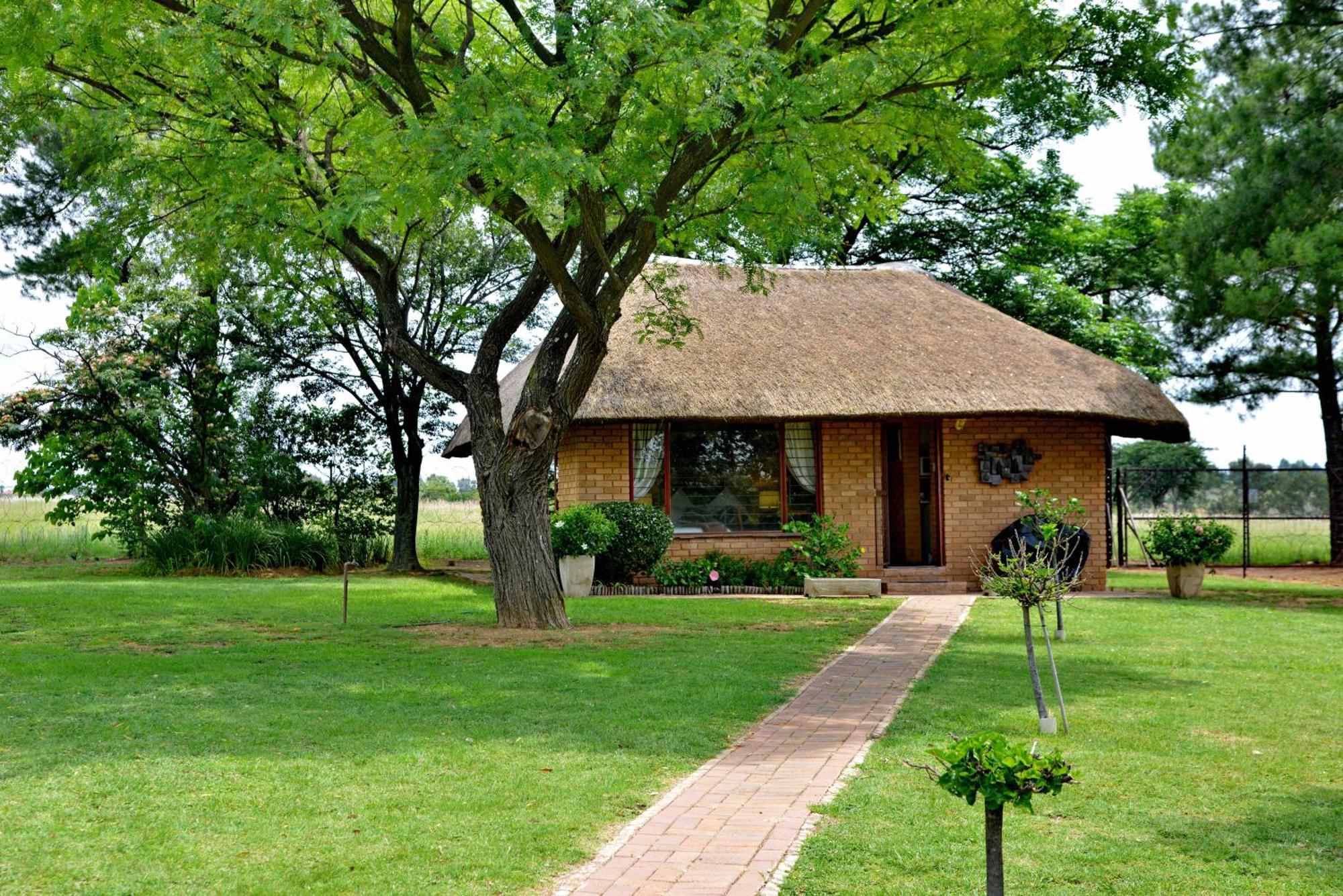 Owls Loft Guest House Midrand Bagian luar foto